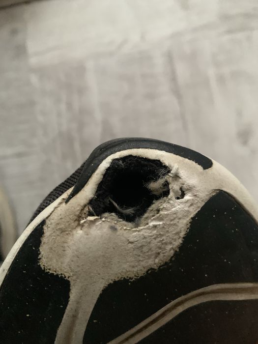 Vand adidasi nike folositi