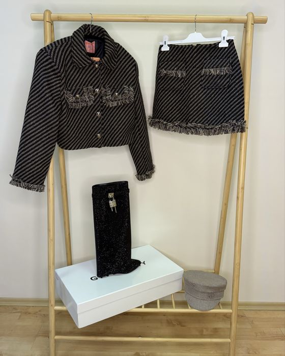 Дамски елегантен комплект – пола и сако