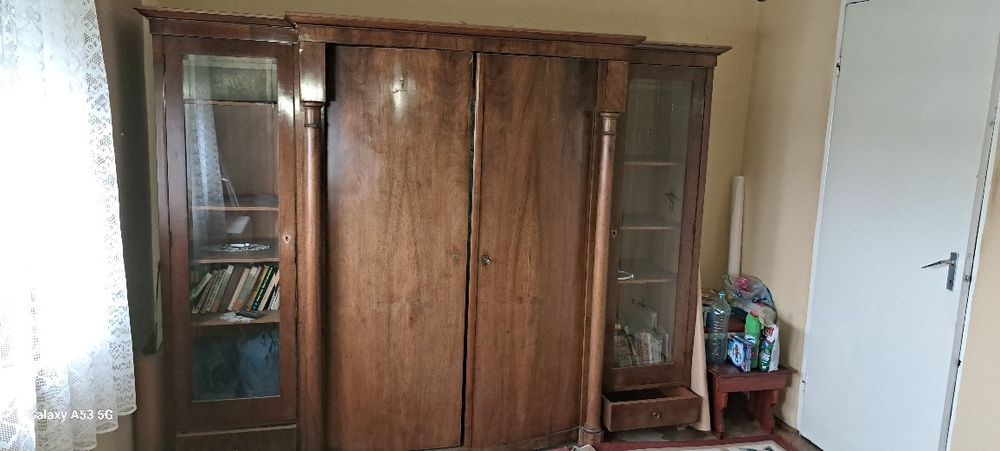 Mobila din lemn masiv