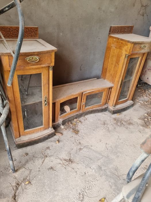 Продаётся антиквар буфет и болшй тумба прихожий зеркало