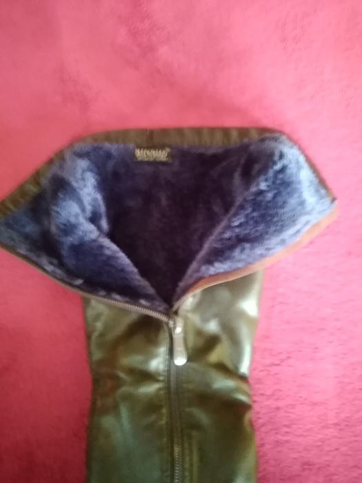 Продам высокие сапоги.