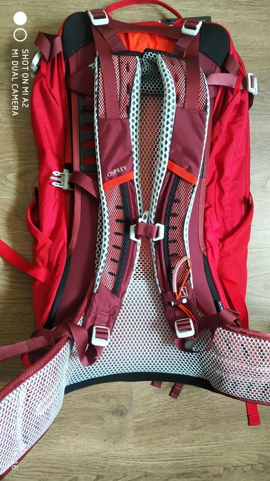 Osprey Stratos 34 Poinsettia Red