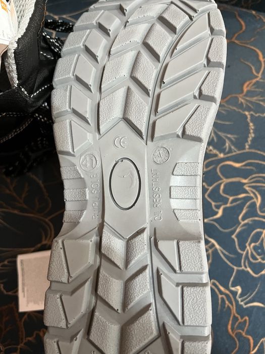 Продам ботинки рабочие