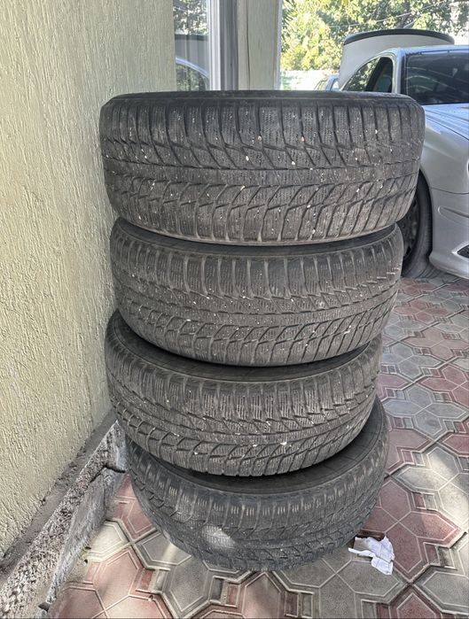 Продам Резину 255/55/19 зима