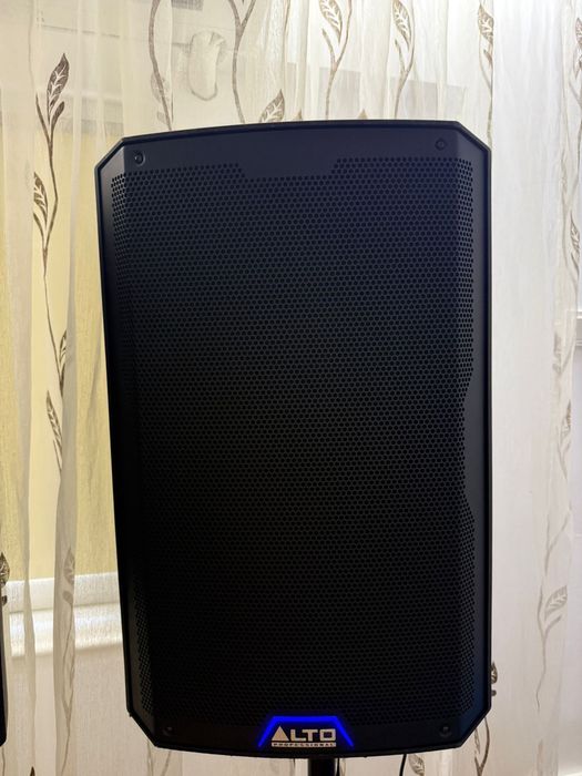 2 Boxe cu amplificator Alto TS 415, 2500W