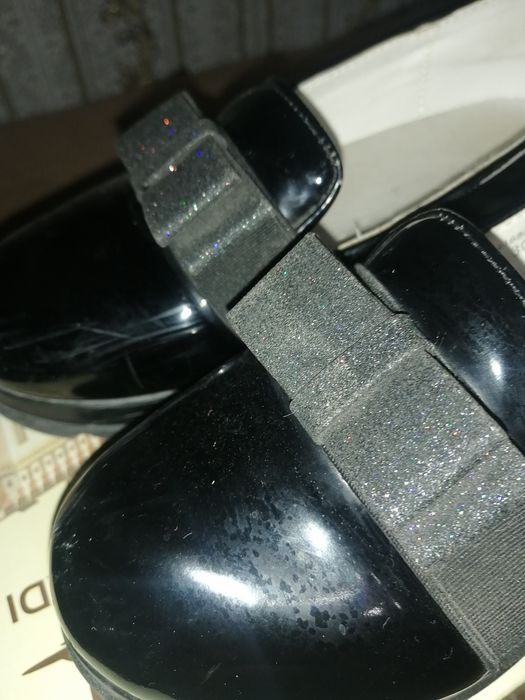 Продам туфли лакированные