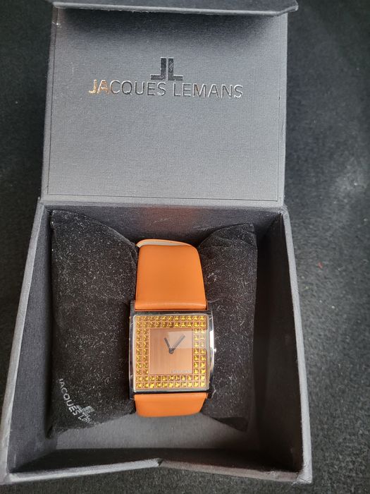 Женский сағаттар сатылады