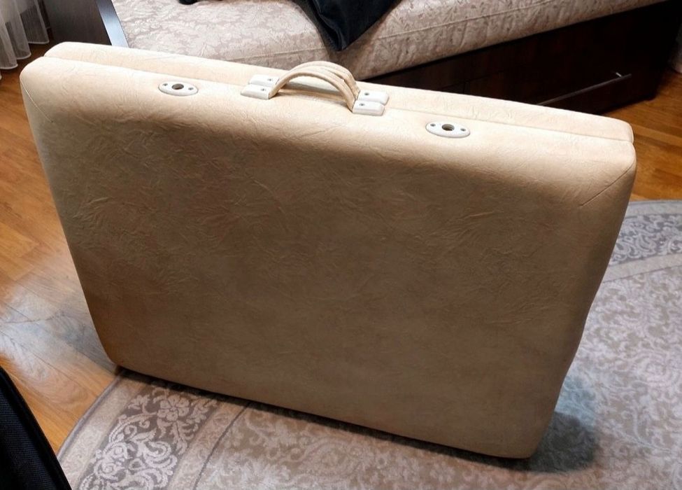 Массажная кушетка