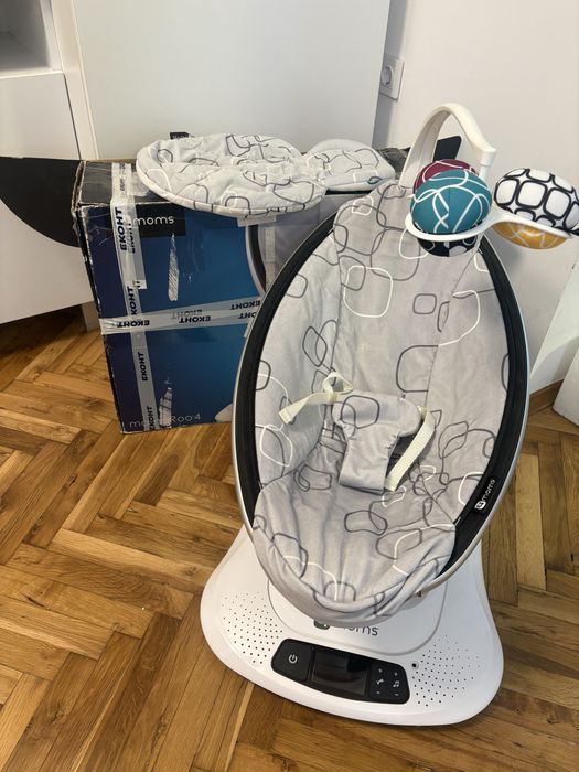 Електрическата бебешка люлка mamaRoo 4.0