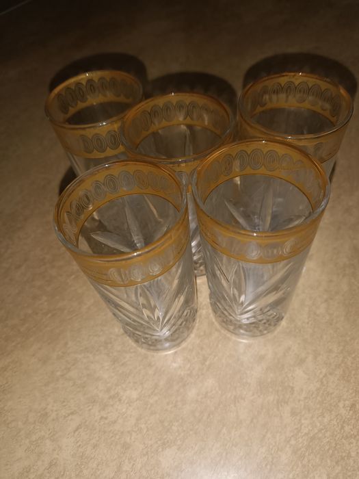 Продам тарелки, вазы, этажерки