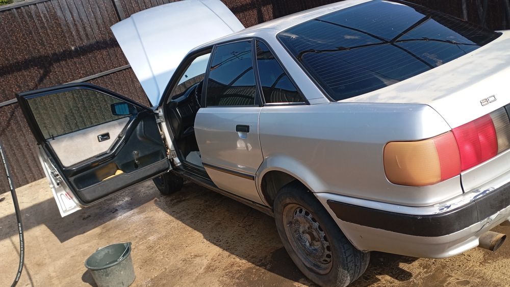 Продам срочно ауди Б4 1992