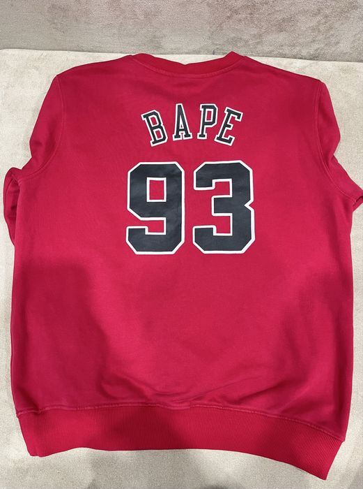 Продается красный свитшот