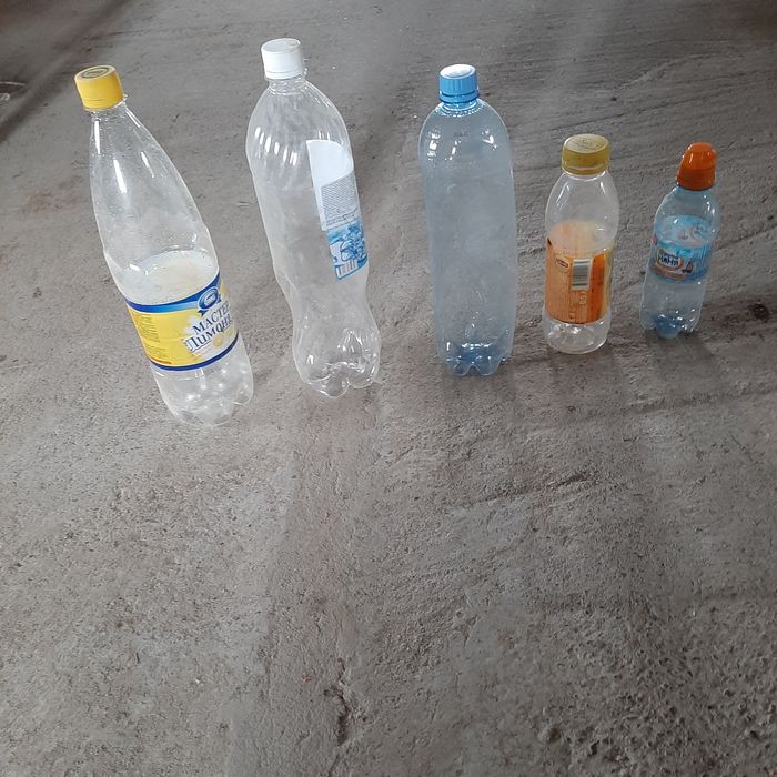 Продажа полиэтиленовых бутылок.