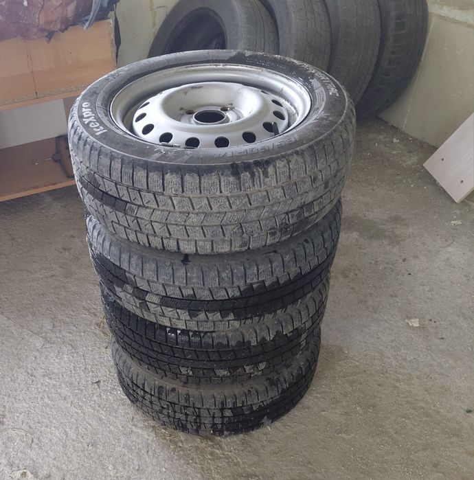 Диски с шинами продам.