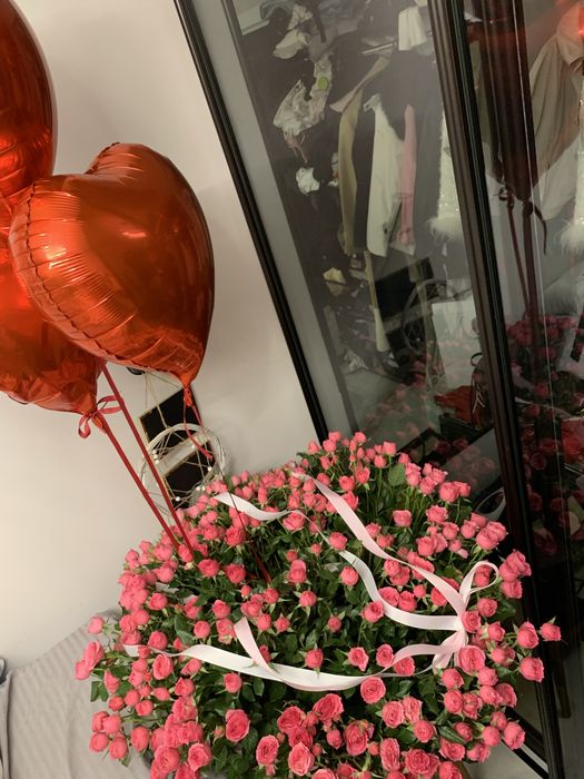 Розы мелкие с шарами