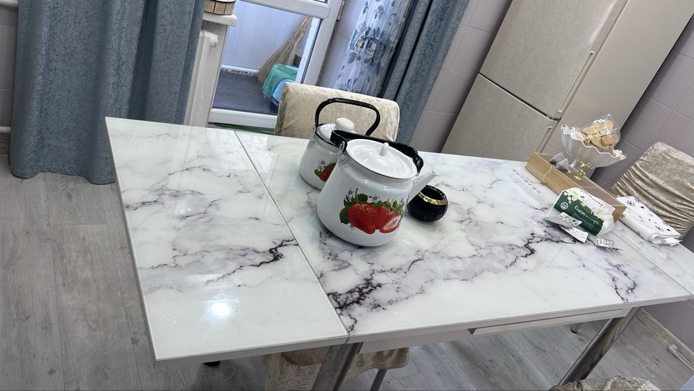 Продам стол с стульями
