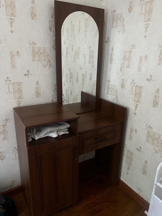 Продам спальный гарнитур