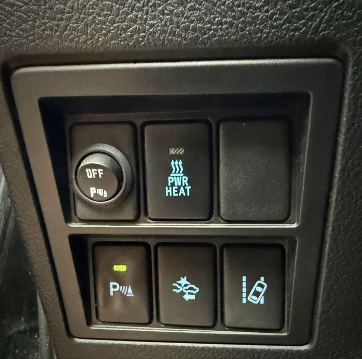 Toyota Hilux Invincible An 2018 Cutie Automata Full Option! TVA Deductibil! Garantie