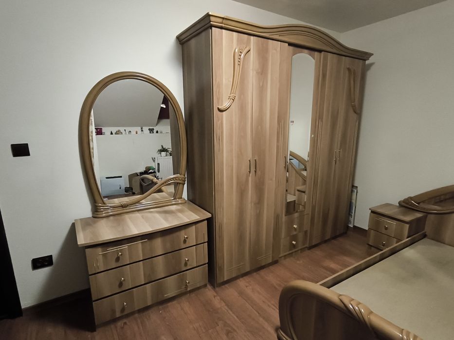 Mobilier dormitor cu pat matrimonial