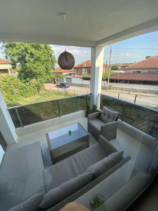 Алуминиев парапет и стъклени системи. Навеси от алуминиеви профили.