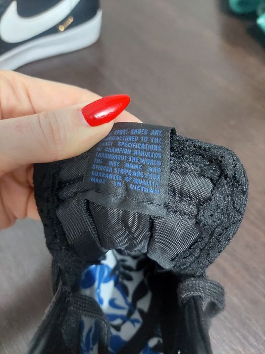 Кроссовки черные