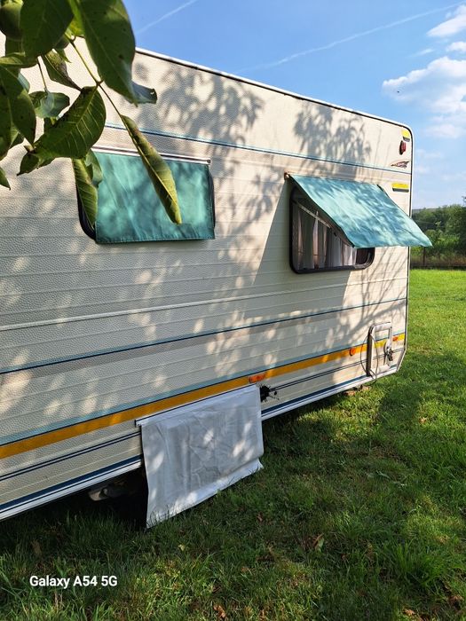 Vând set terasă/umbrar la rulotă