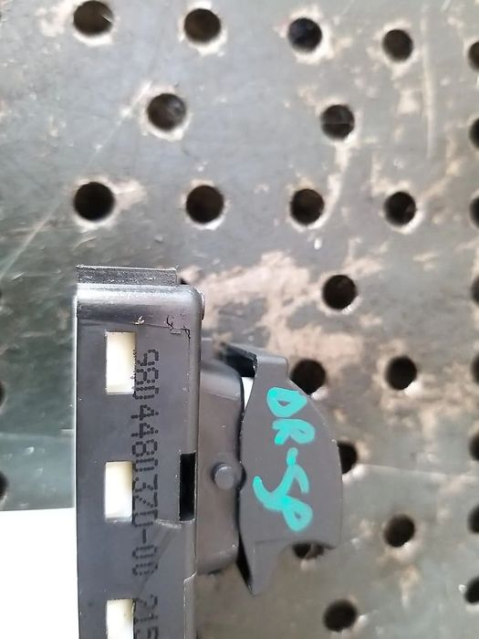 Buton geam electric dreapta spate citroen c5 aircross 98044803zd