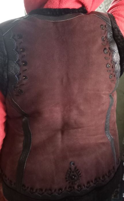 Vând vestă blană țărănească  veche de colecție - 550 lei