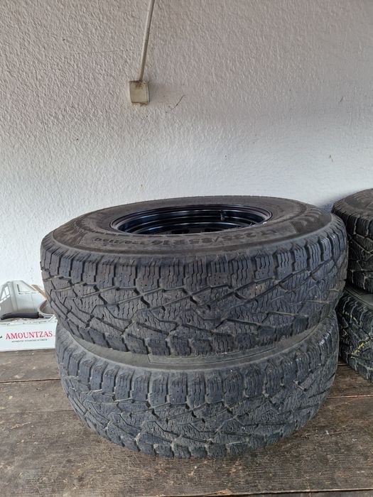 Jante + anvelope iarna 4x4 Nokian ca NOI Nissan Patrol 235/85 R16
