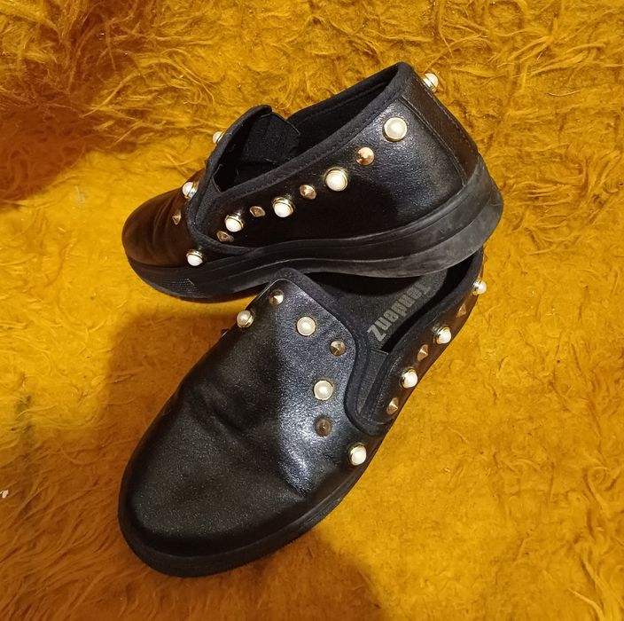 Дамски обувки излишни