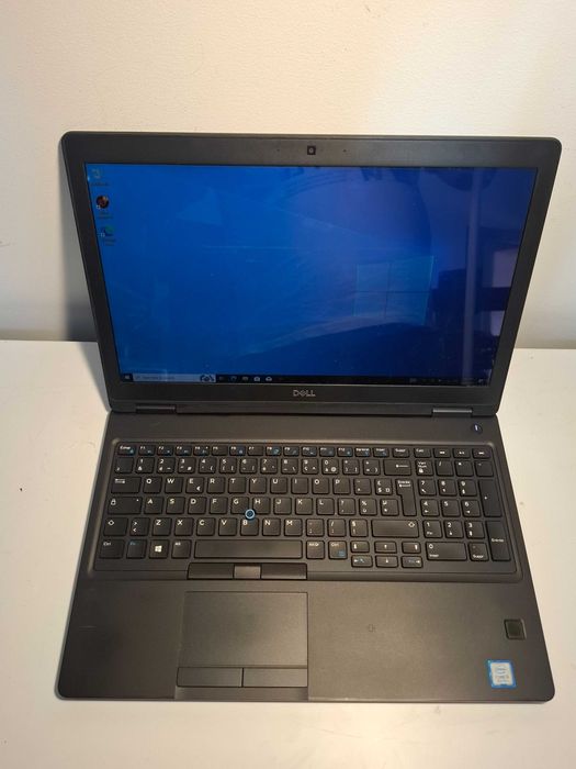 Laptop Dell cu touchscreen si i5 generatia a 8 a