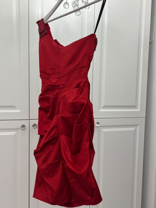 Vand rochie rosie