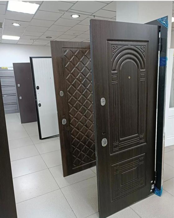 Входные железные двери со склада