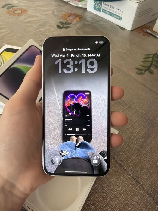 iPhone 14 и iPhone SE 2022