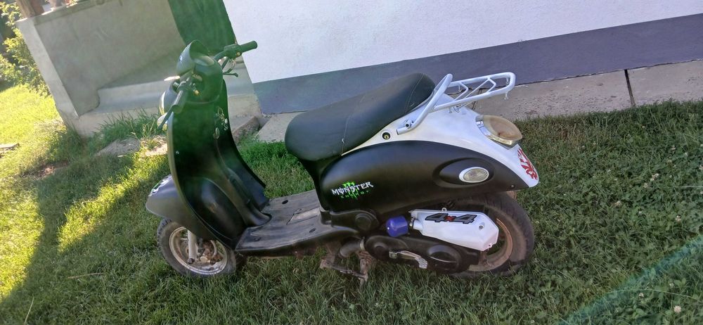 Scuter.    49 cc  4t