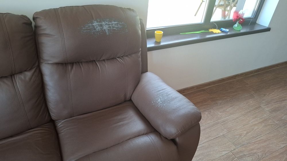 Продавам диван с лежанка и релакс. Нуждае се от претапициране.