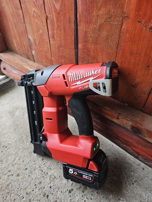 Pistol cuie Milwaukee M18 CN18GS Fuel