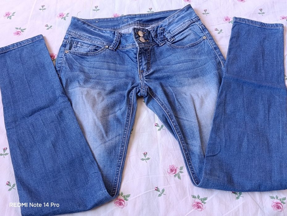 Продавам запазени дънки