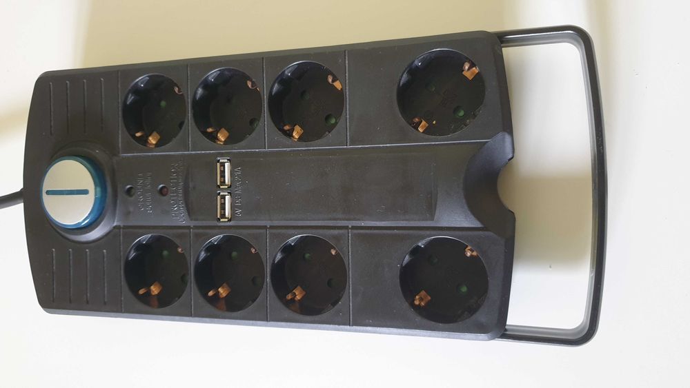 Разклонител с 8-контакта,USB и защита от пренапрежение 3500W  Powerfix GPBKSU08