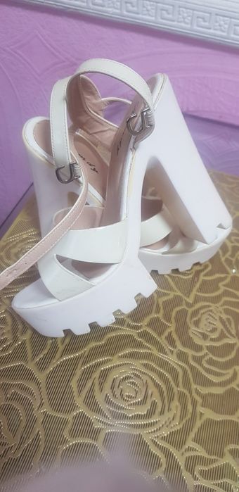 Продам туфли и босоножки