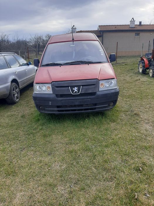Продавам части за Пежо Експерт 2004г.