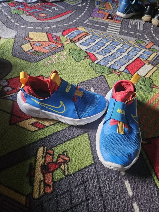 Adidasi Nike marime 28