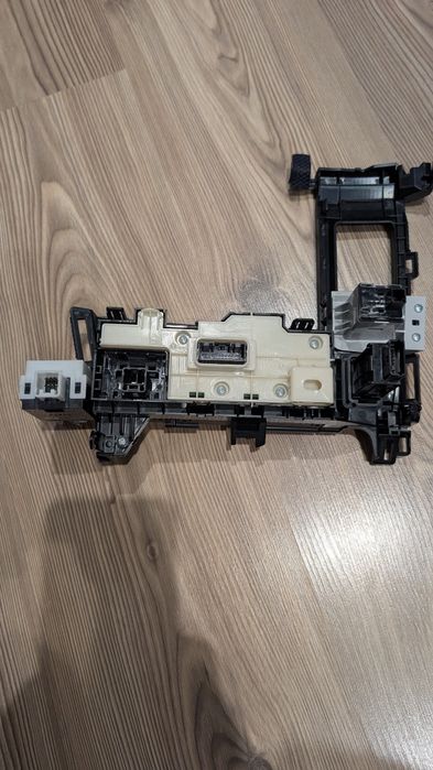 Placa bord schimbător viteza Lexus CT 200h