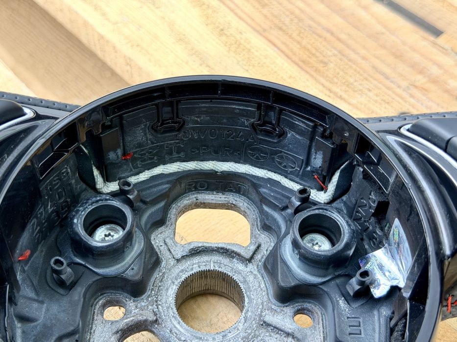 Скосен Волан AUDI RS Оригинален 8W0124A