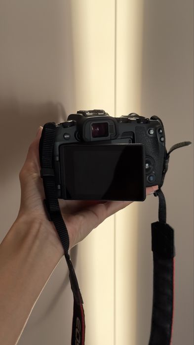 Продам Canon EOS RP