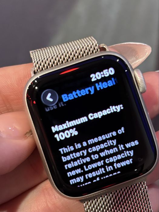 Продавам Apple Watch SE