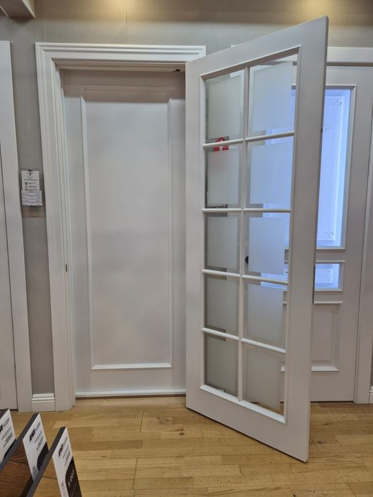 Продам двери, перегородки, паркет, плинтус