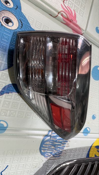 Продам задний правый фонарь на РХ350