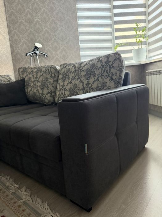 Срочно продам диван в отличном состоянии.