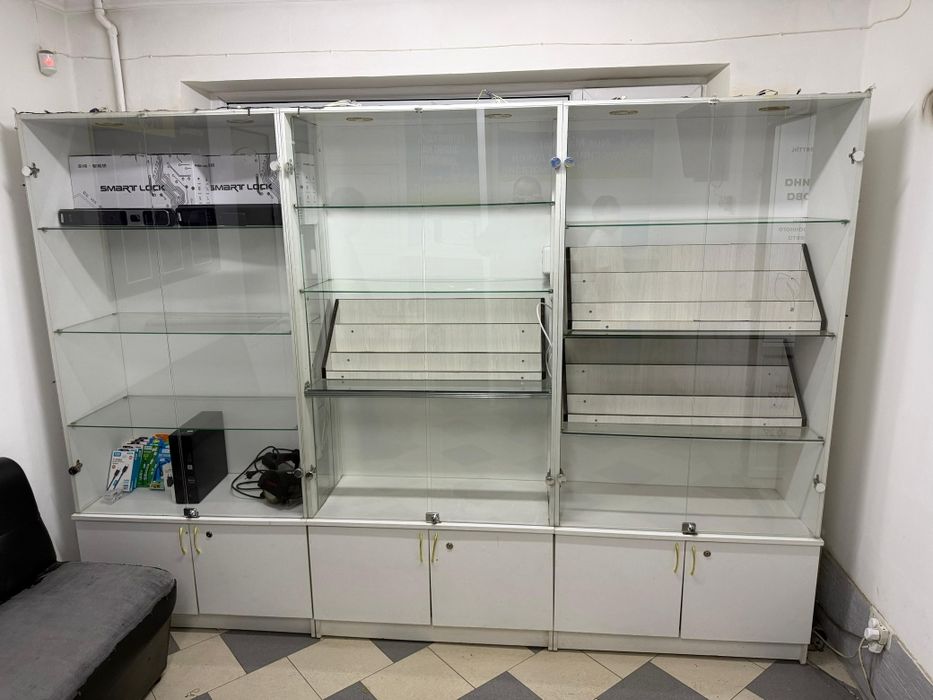 Витрина продам в хорошем состоянии